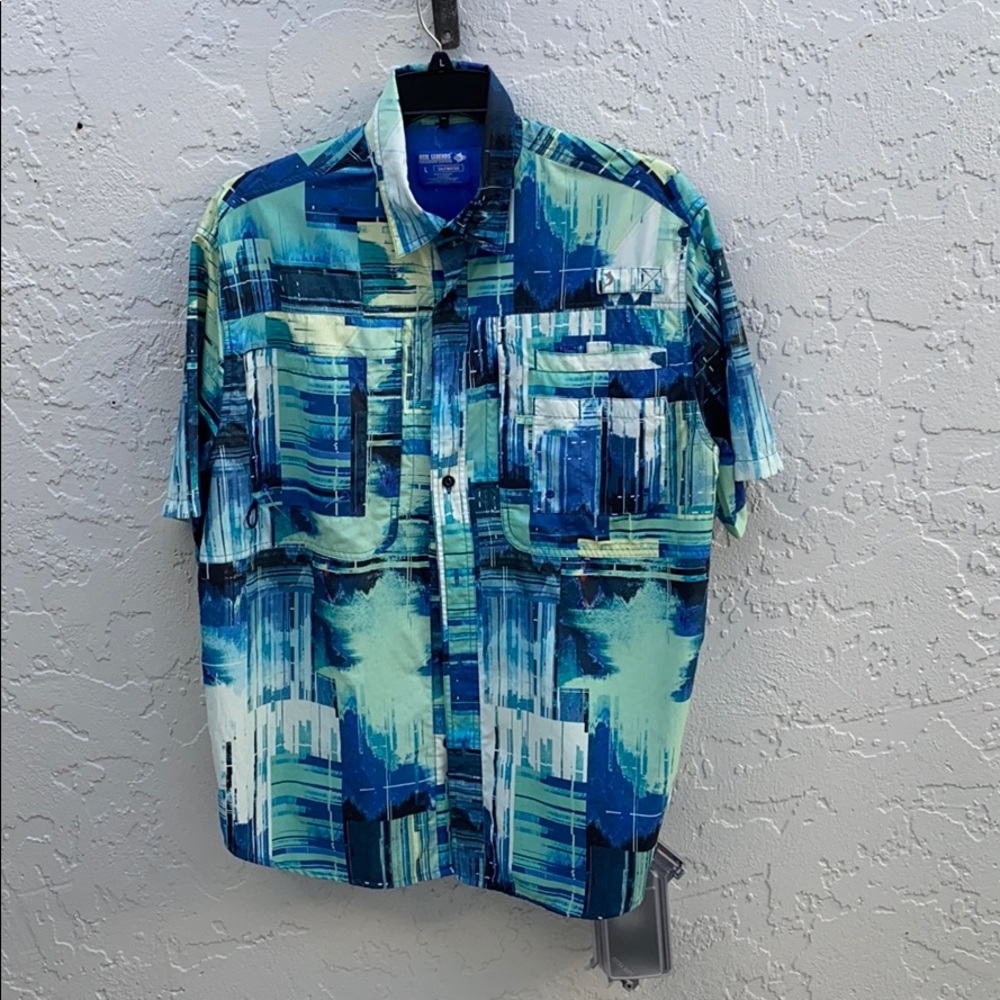 Men’s short sleeve polyester Sport shirt.
